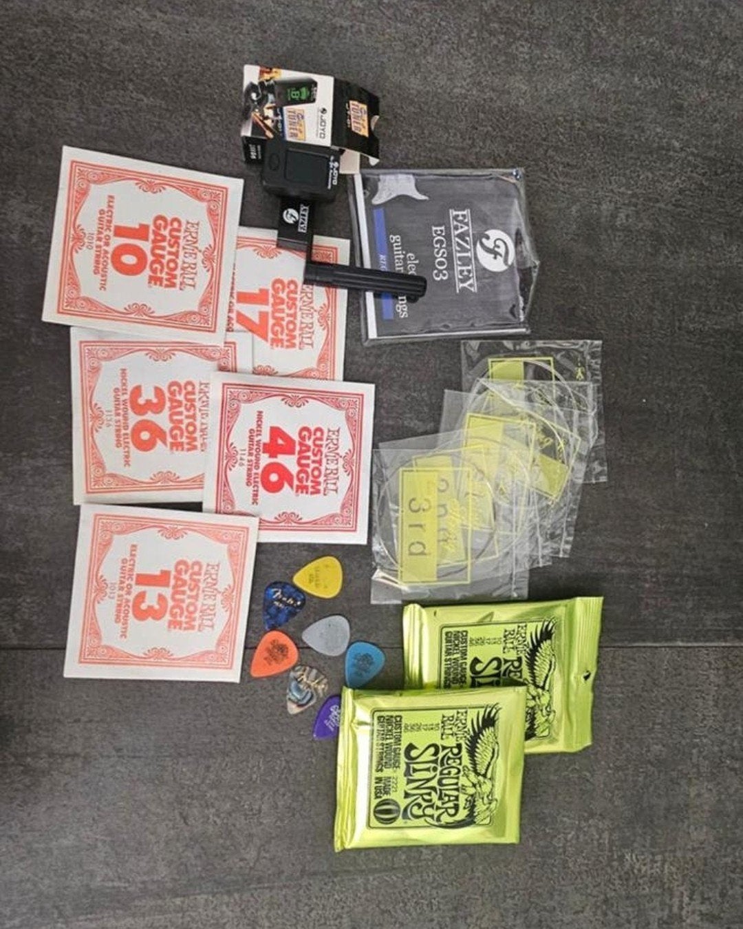 Gitaar accessoires set - Ernie Ball (2x NIEUW), Joyo Tuner,, Muziek en Instrumenten, Verzenden, Zo goed als nieuw, Solid body