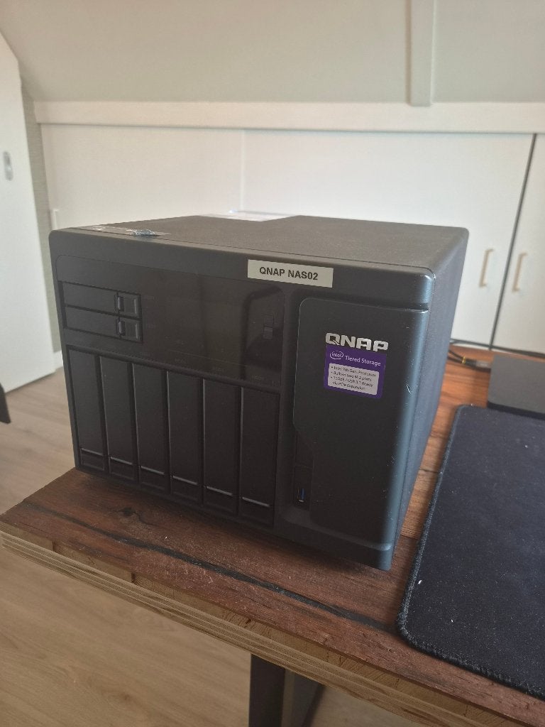 QNAP TVS-882 NAS | Intel i5 | 16GB RAM | 36TB opslag + SSD, Computers en Software, Ophalen of Verzenden, Gebruikt