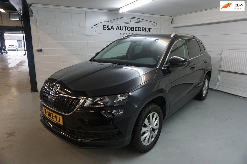 Skoda Karoq 1.5 TSI ACT Sportline Business DEALER ONDERHOUDE, Auto's, Skoda, 4 cilinders, 150 pk, Zwart, Karoq