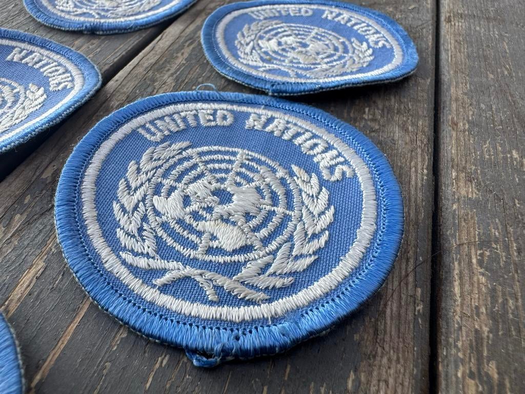 Libanon jaren 80 Embleem United Nations, Verzamelen, Militaria | Algemeen, Ophalen of Verzenden, Landmacht, Amerika, Overige typen