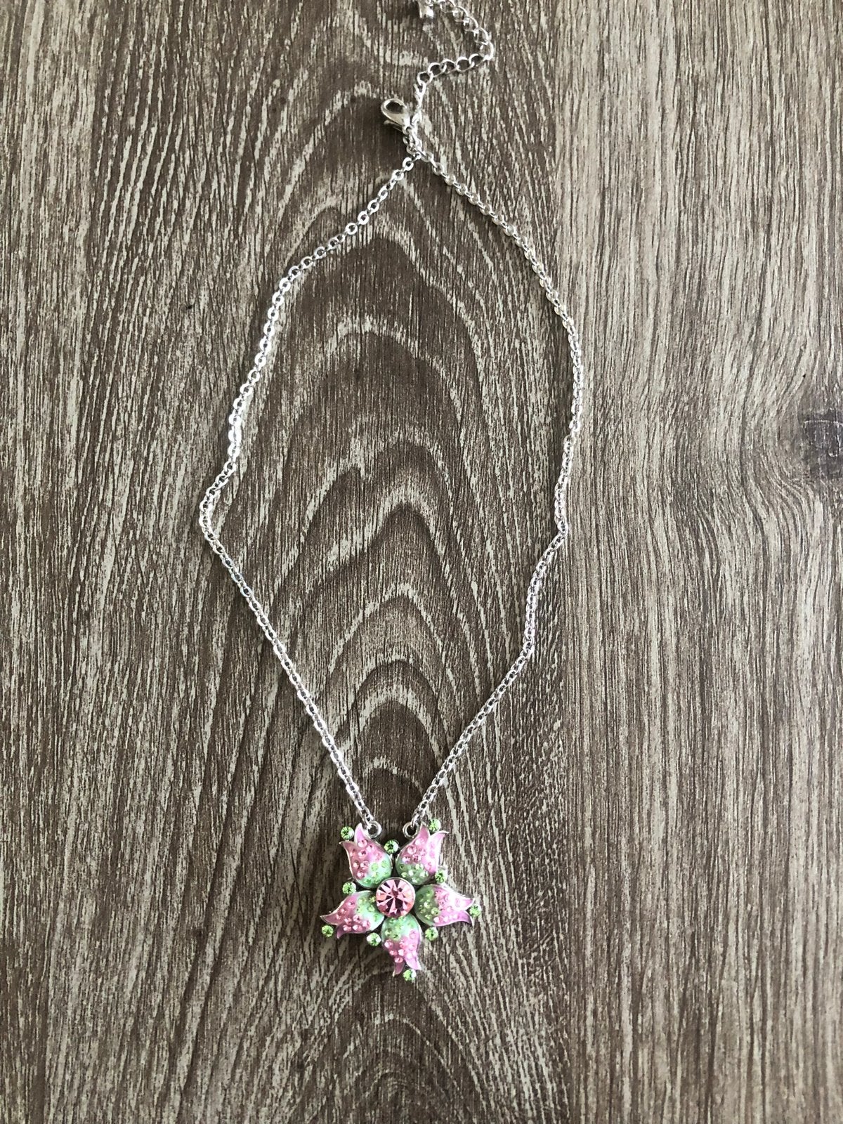 Ketting met groene en roze steentjes - 2 draagstijlen, Overige materialen, Ophalen of Verzenden, Zo goed als nieuw, Met edelsteen