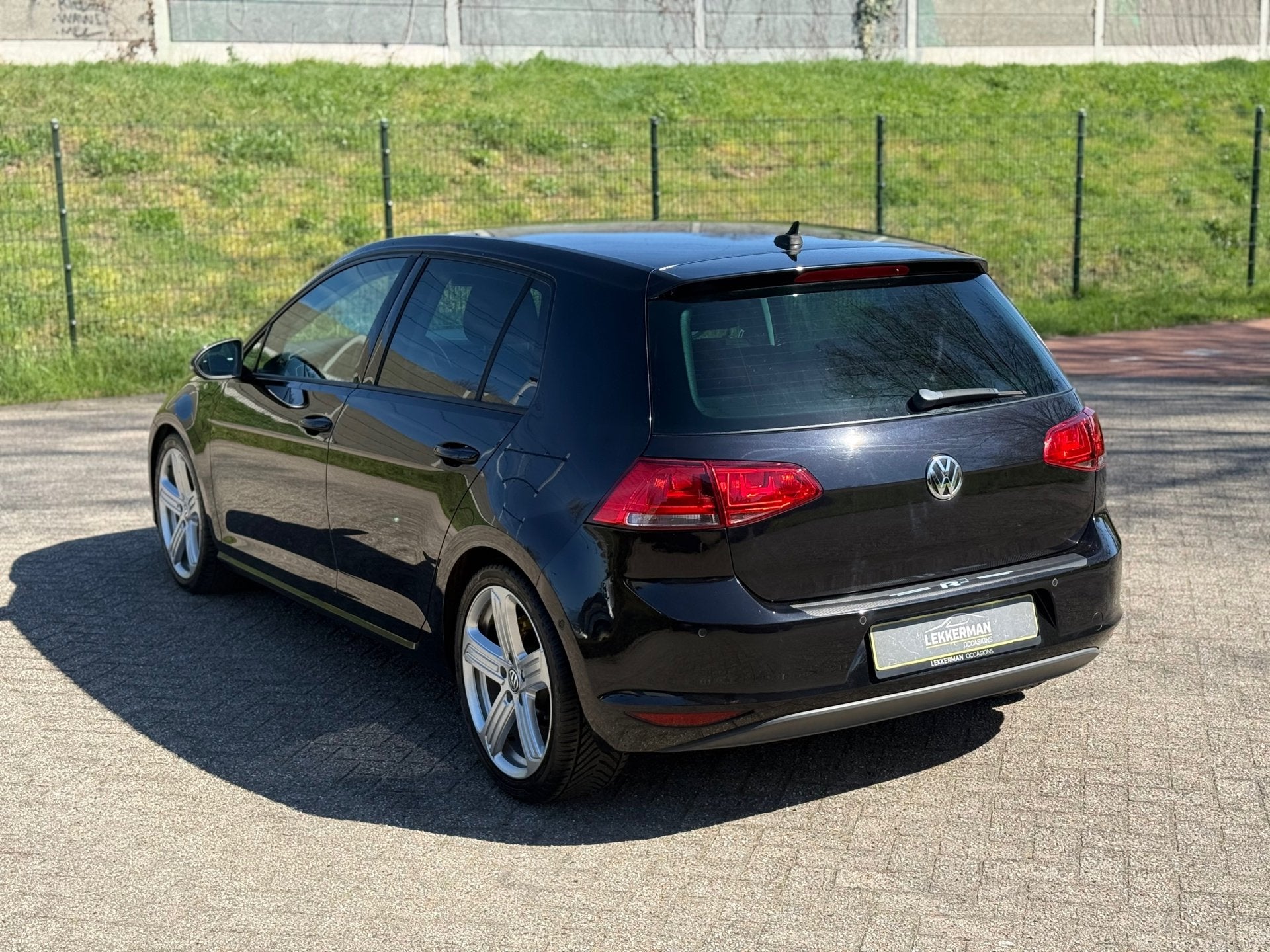 Volkswagen Golf 1.2 TSI Comfortline CRUISE I PDC I UNIEKE KM, Voorwielaandrijving, 86 pk, 4 cilinders, Zwart