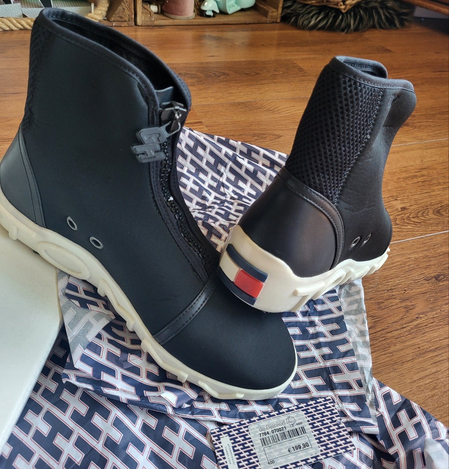 nieuw in doos TOMMY HILFIGER/GIGI HADID, hoge sneakers mt 40, Zwart, Nieuw, Ophalen of Verzenden, Sneakers of Gympen