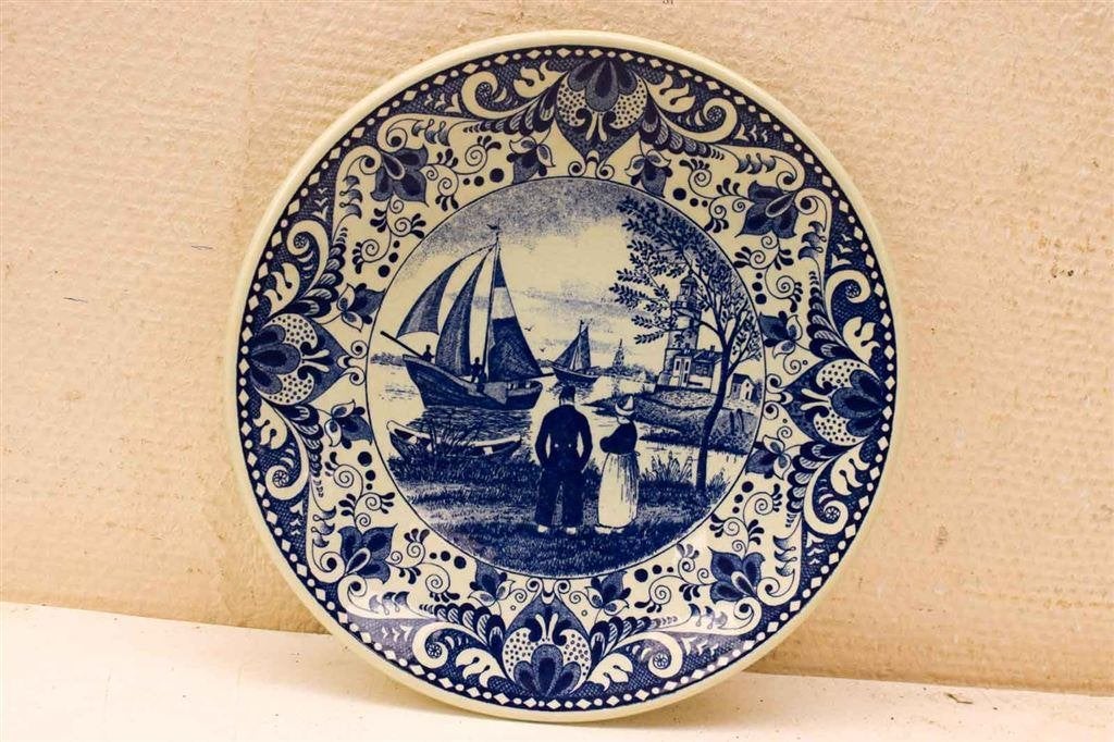Delfts Blauw Porseleinen Wandbord met prent van een stel bij