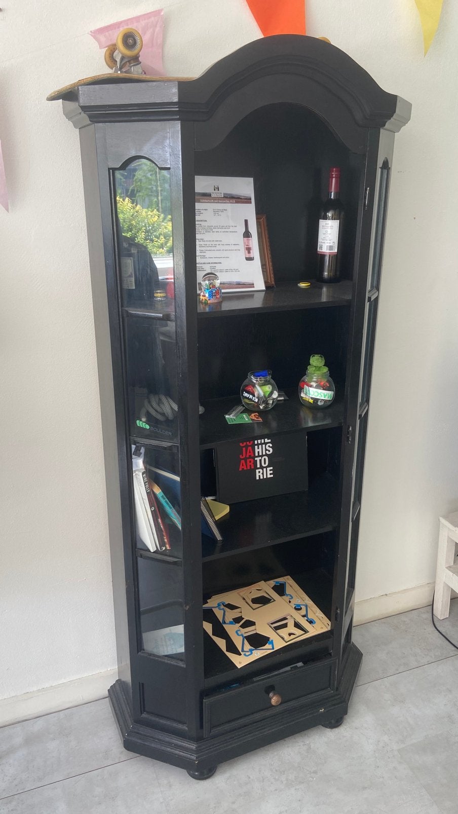 Black Wooden Display Cabinet / Bookcase, Ophalen, Met plank(en), Gebruikt, 50 tot 100 cm