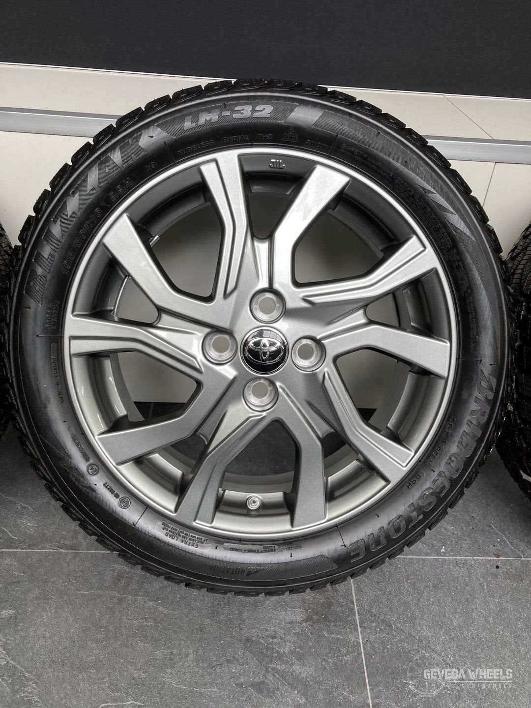 16” originele Toyota Yaris (tot 2020) velgen + winterbanden, Auto-onderdelen, Banden en Velgen, Gebruikt, -, Banden en Velgen