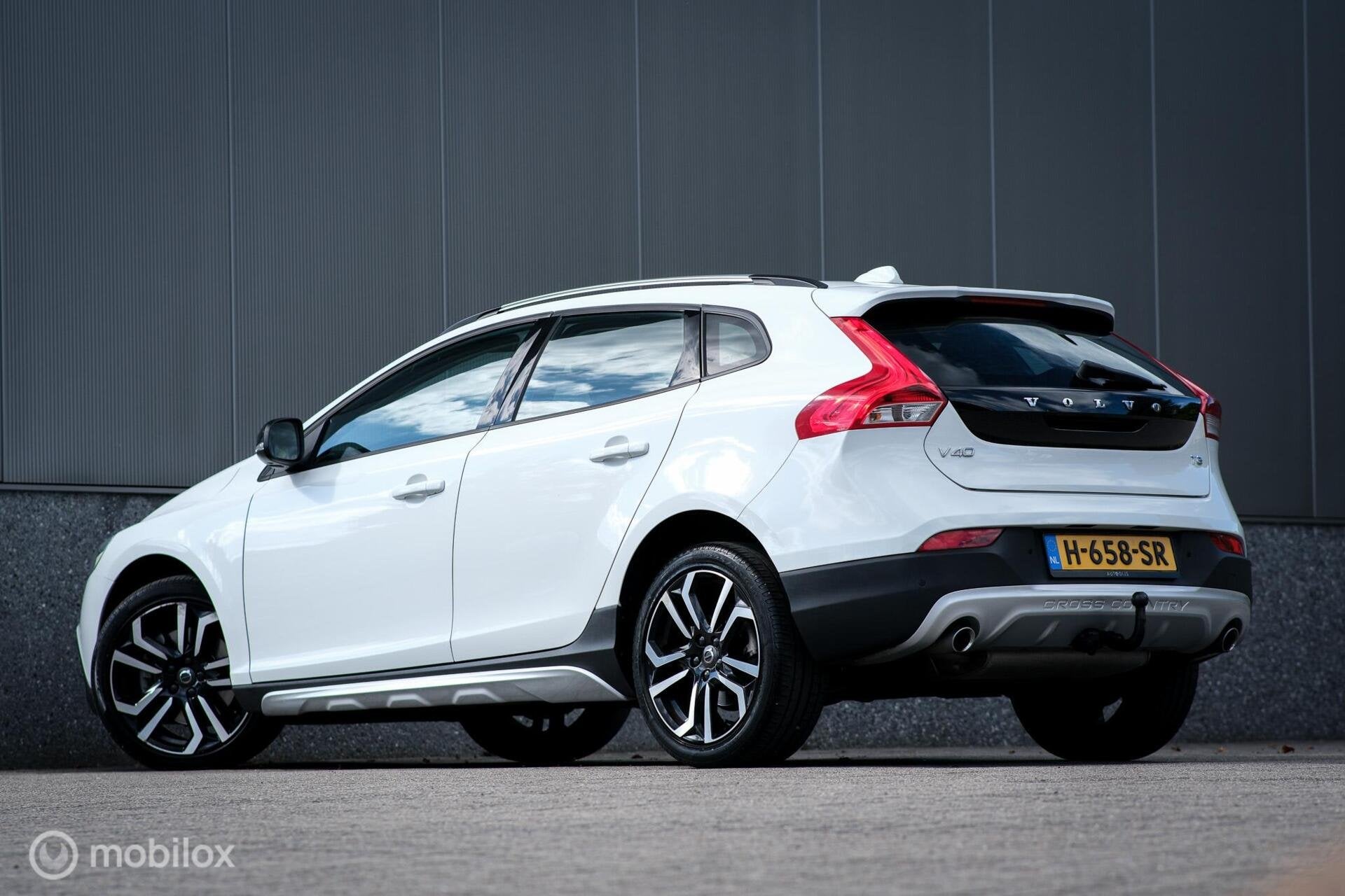 Volvo V40 Cross Country 1.5 T3 Polar+ Automaat | Trekhaak |, Stof, 4 cilinders, 700 kg, Wit