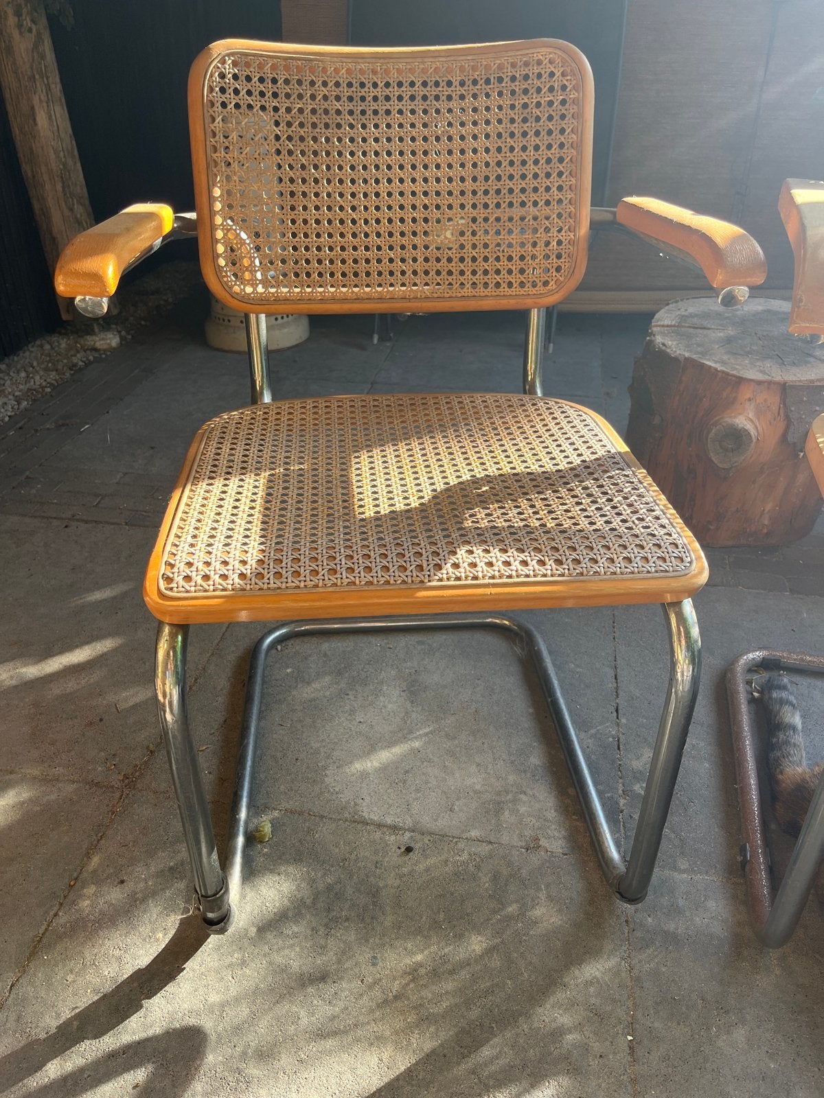 GRATIS. 2x Vintage rotan stoel met armleuningen., Antiek en Kunst, Ophalen