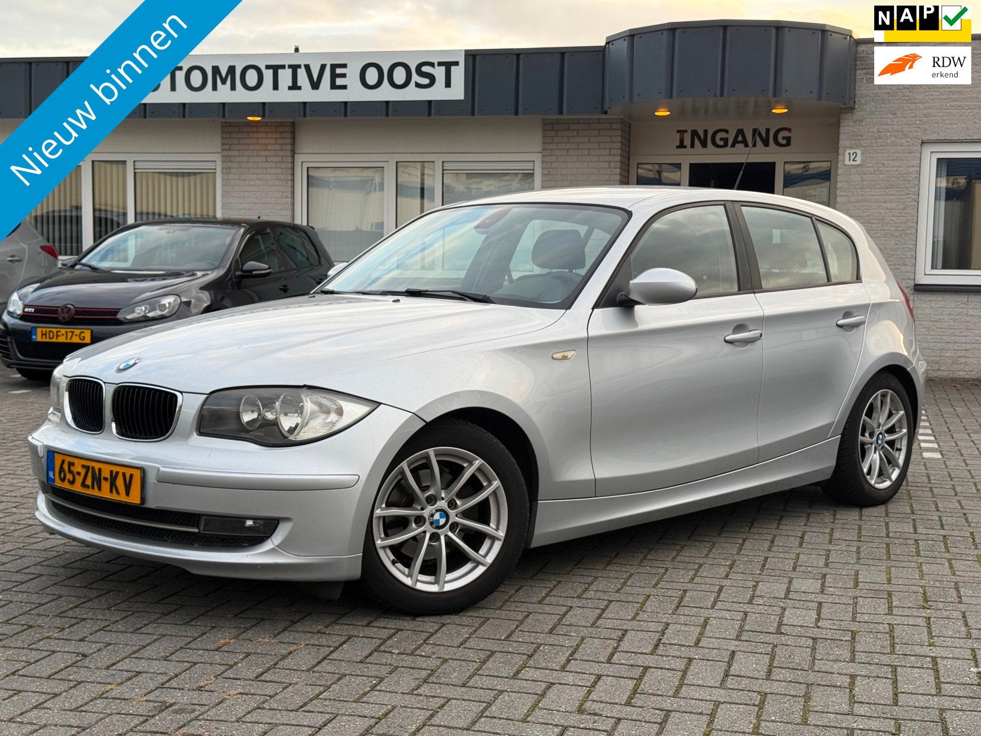 BMW 1-serie 116i 116PK High Executive Airco| Carkit !, Auto's, Gebruikt, Zwart, 4 cilinders, 635 kg