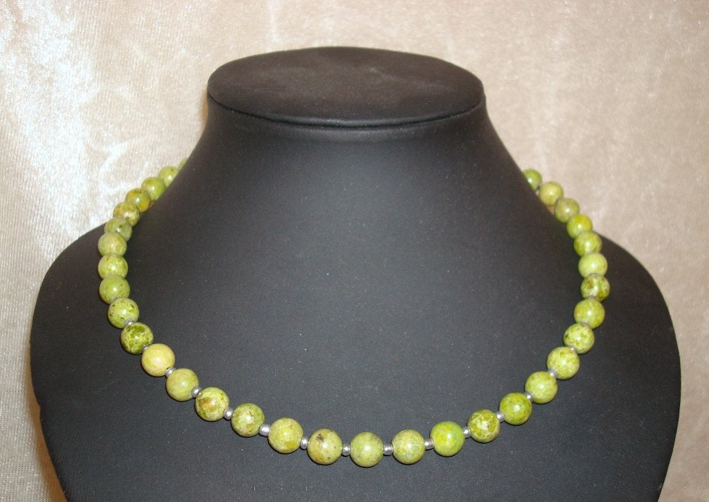 SALE: Ketting van groen crazy agaat, Sieraden, Tassen en Uiterlijk, Kettingen, Nieuw, Steen of Mineraal, Groen, Met edelsteen