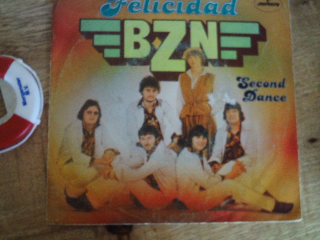 BZN - Felicidad / Second Dance (Vinyl Single) 10a, Cd's en Dvd's, 7 inch, Ophalen of Verzenden, Zo goed als nieuw, Fotohoes