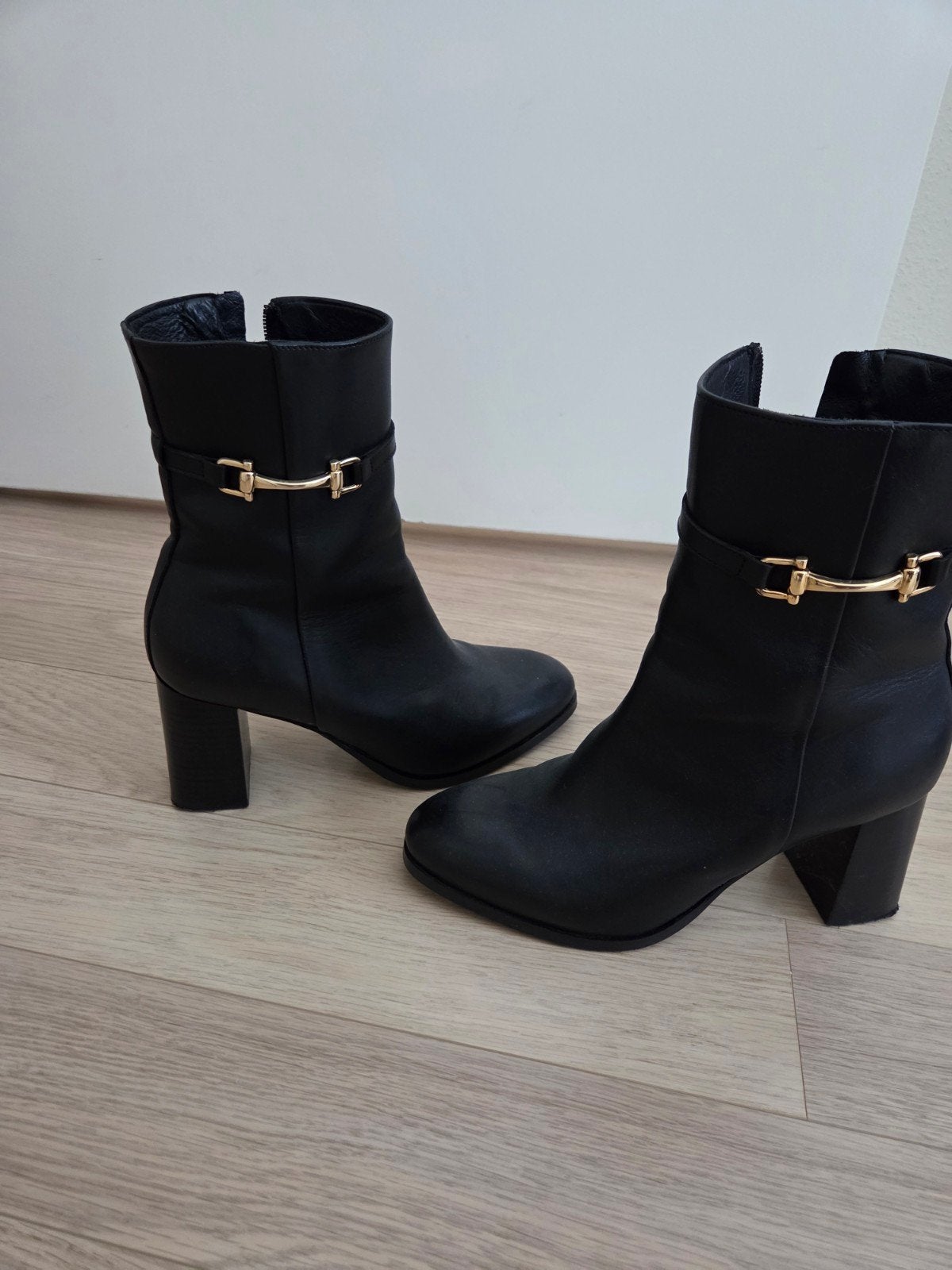 leather ankle boots size 40, Zwart, Ophalen of Verzenden, Zo goed als nieuw, Manfield