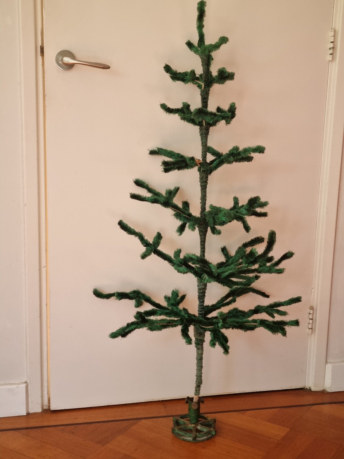Antieke chenille kerstboom met ijzeren standaard, Diversen, Ophalen of Verzenden, Gebruikt