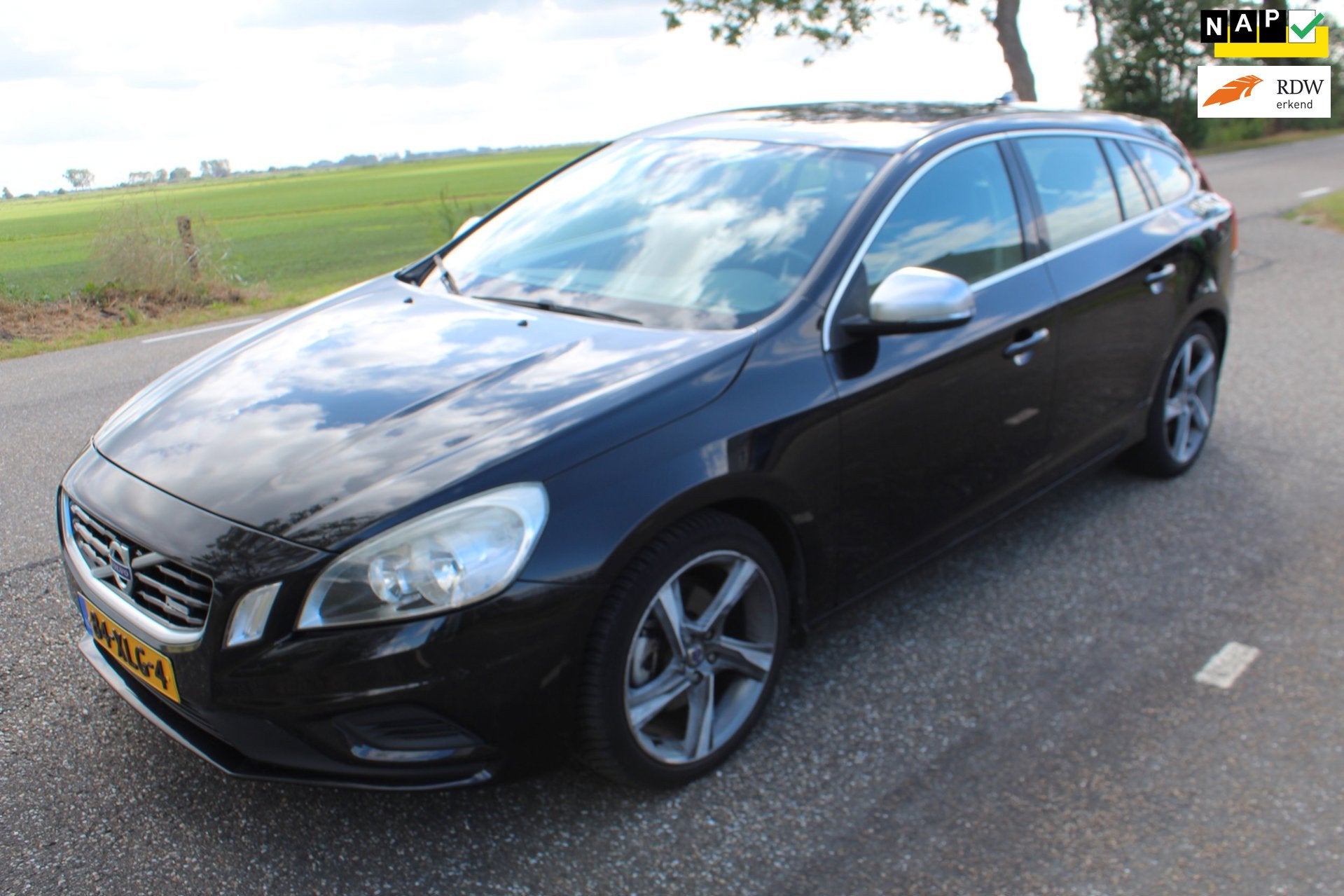 Volvo V60 1.6 T3 R-Design, Voorwielaandrijving, Stof, Gebruikt, Zwart