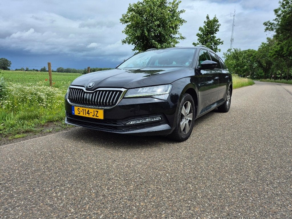 Skoda Superb Combi business line bj 2023 DSG| Navi| trekhaak, Stof, 1498 cc, Euro 6, 4 cilinders