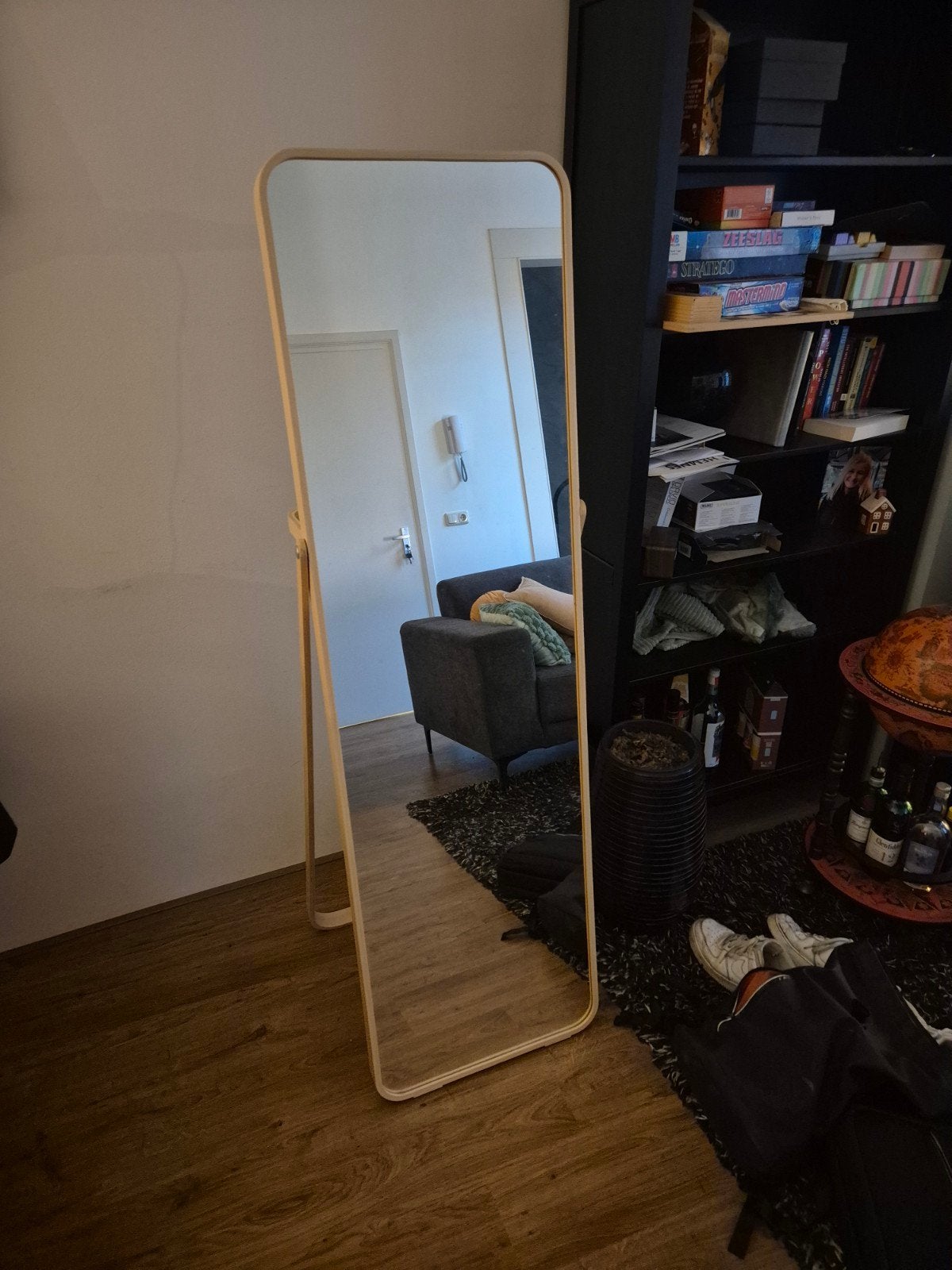 Ikea Levensgrote Staande Spiegel met Houten Frame, Huis en Inrichting, Woonaccessoires | Spiegels, Ophalen, Zo goed als nieuw