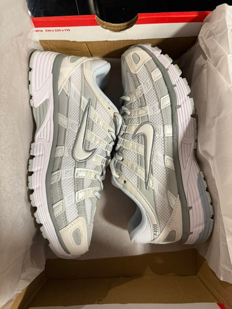 Nike Retro P-6000, Ophalen of Verzenden, Zo goed als nieuw, Sportschoenen