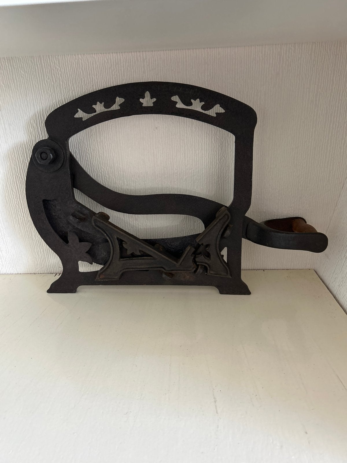 Antieke gietijzeren broodsnijder, Ophalen of Verzenden