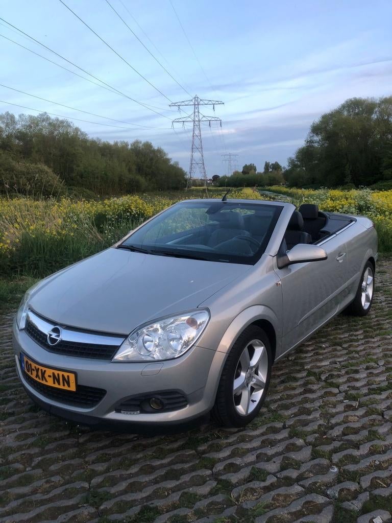 Opel Astra 1.8 16V Twintop AUT 2007 Grijs, Auto's, Opel, Zwart, 4 cilinders, Cabriolet, 4 stoelen