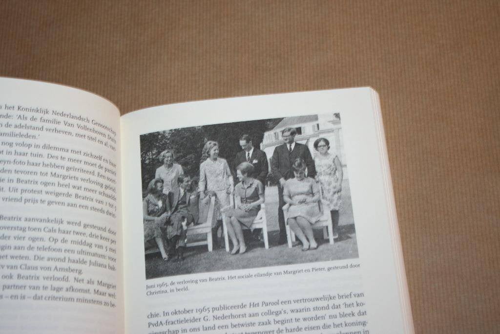 Pieter van Vollenhoven Burger aan het Hof - Dorine Hermans, Boeken, Ophalen of Verzenden, Gelezen