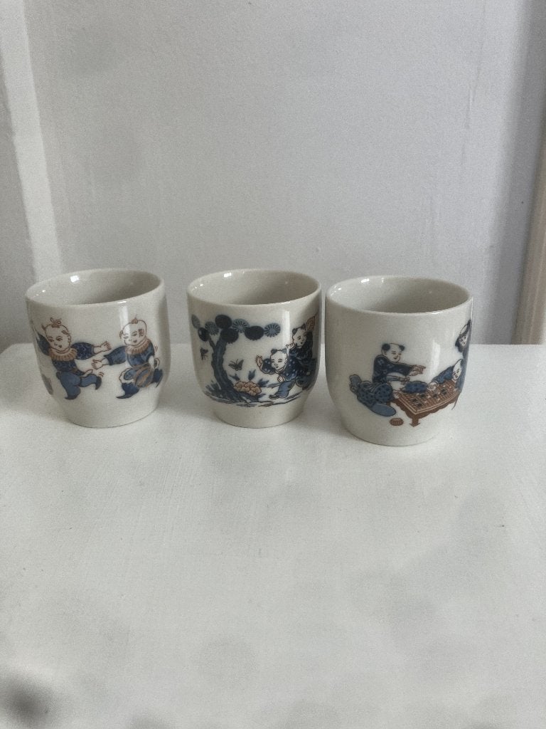 3 Chinese theekopje met kinderen - blauw/beige - geen merk, Ophalen of Verzenden, Zo goed als nieuw, Porselein, Overige stijlen