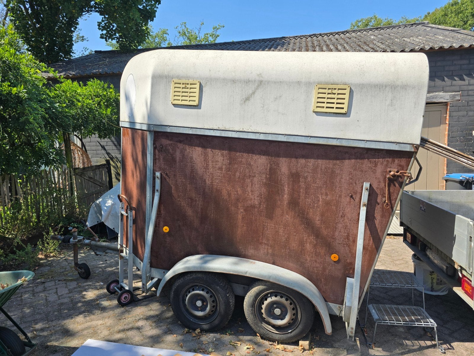 paardentrailer merk WESCO met wat werk, Ophalen