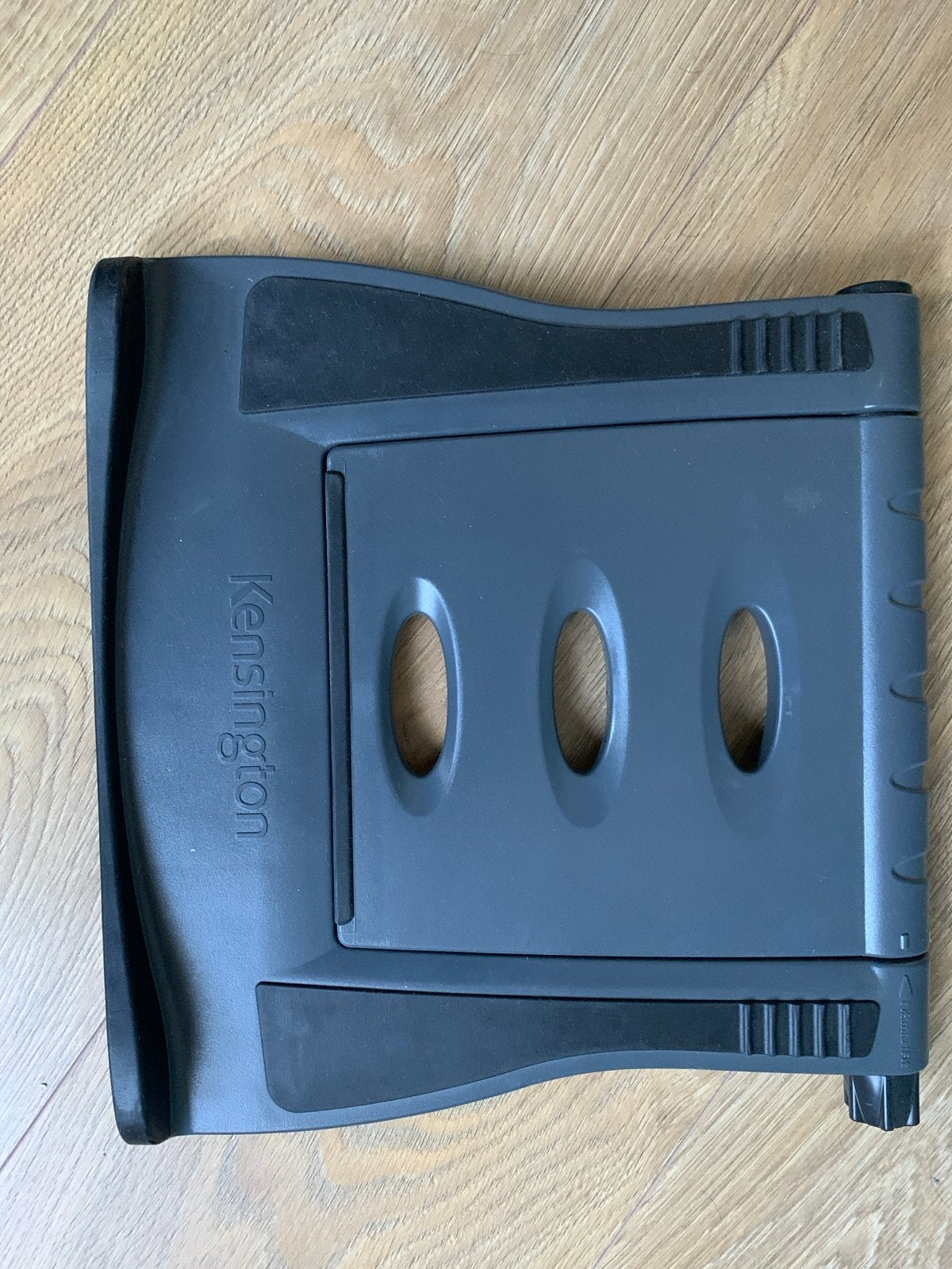 Kensington laptopstandaard - Ergonomisch en verstelbaar, Ophalen of Verzenden, Gebruikt, In diepte verstelbaar