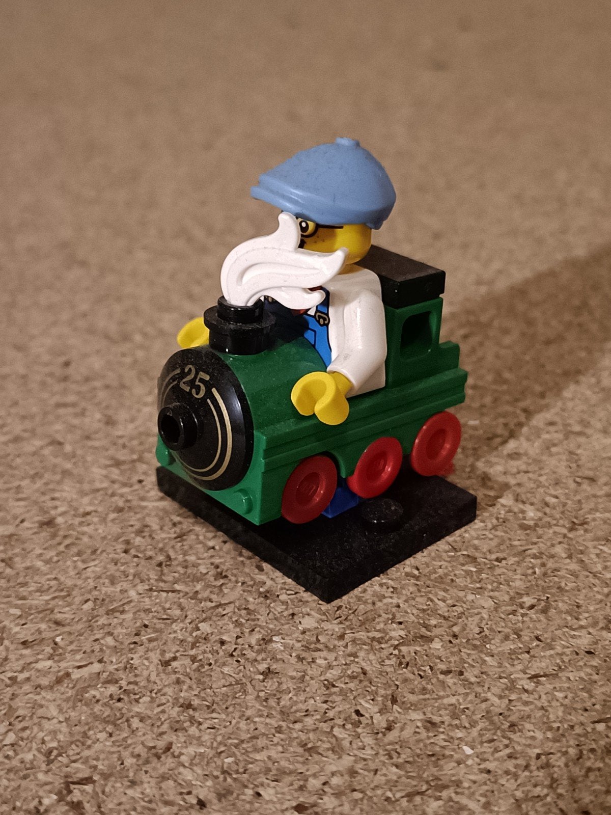 Lego Minifiguur Trein Bestuurder 25 Jaar Jubileum, Overige thema's, Lego, Ophalen of Verzenden, Zo goed als nieuw