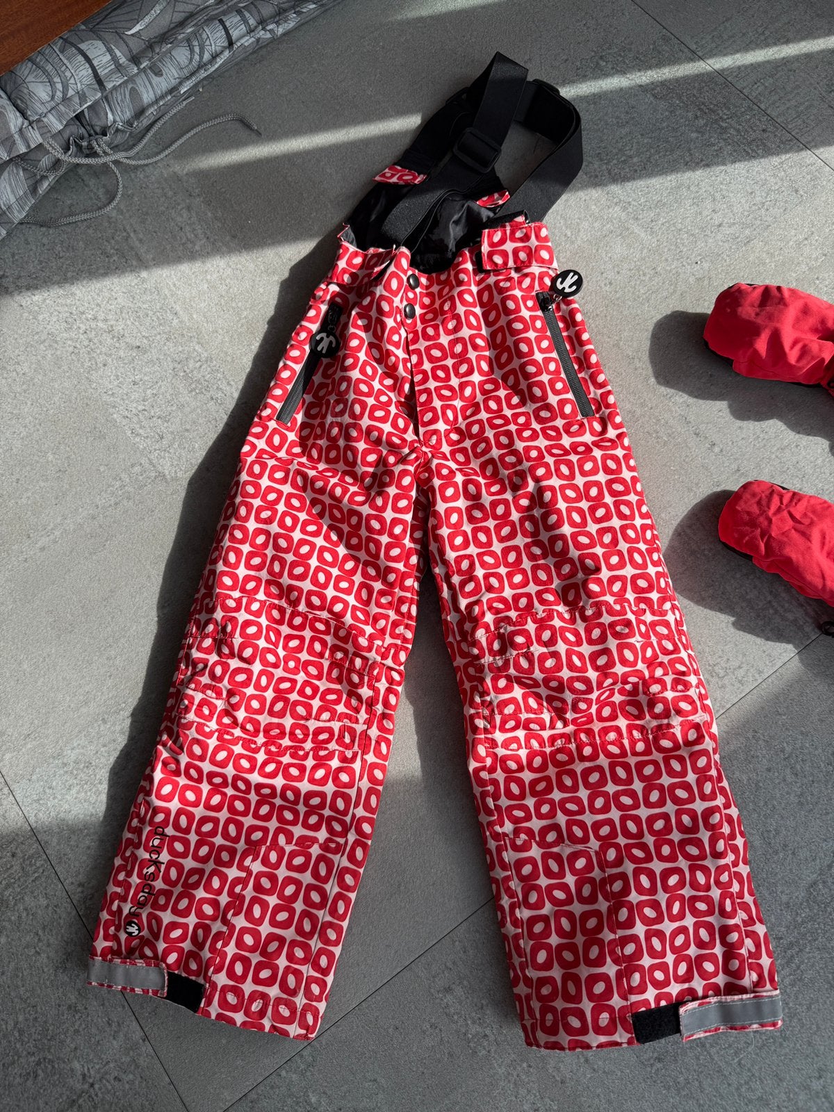 Ducksday skibroek, jasje en wanten 6 jaar., Kleding | Dames, Wintersportkleding, Ophalen of Verzenden, Zo goed als nieuw, Maat 34 (XS) of kleiner