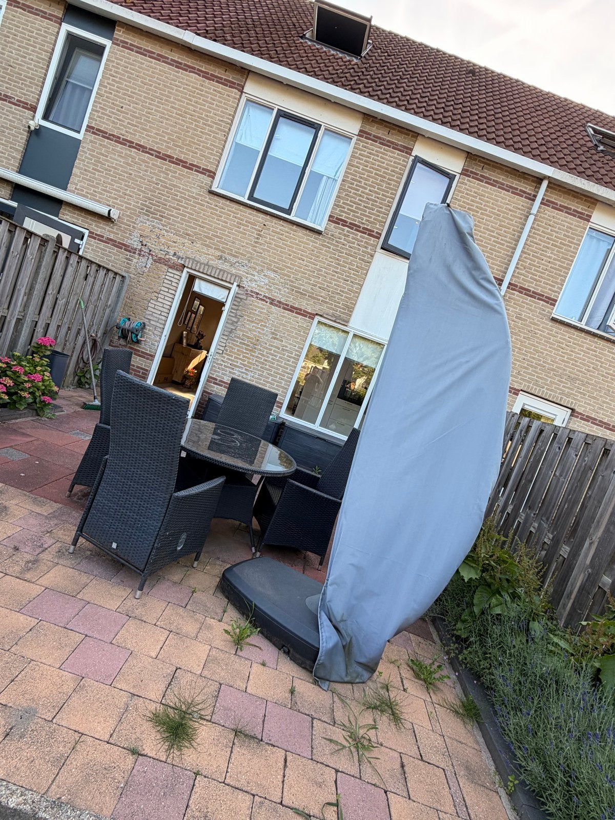 tuinset met glazen tafel, 4 stoelen en parasol, Tuin en Terras, Tuinsets en Loungesets, Ophalen, 4 zitplaatsen, Gebruikt, Eettafel