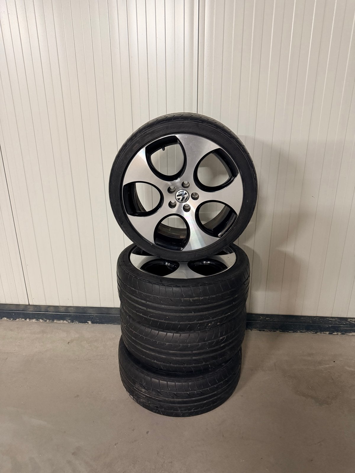Set van 4 VW Golf GTI velgen met banden, Auto-onderdelen, Gebruikt, Banden en Velgen, 17 inch, Ophalen of Verzenden
