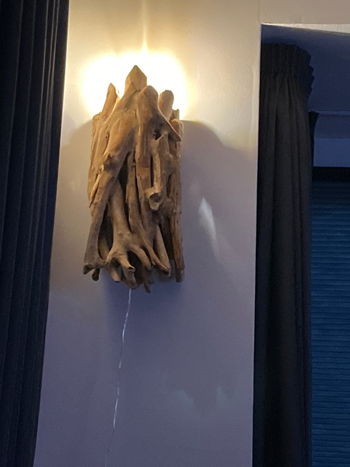 Unieke handgemaakte boomstam wandlamp, Huis en Inrichting, Ophalen of Verzenden, Zo goed als nieuw, Hout, Bruin