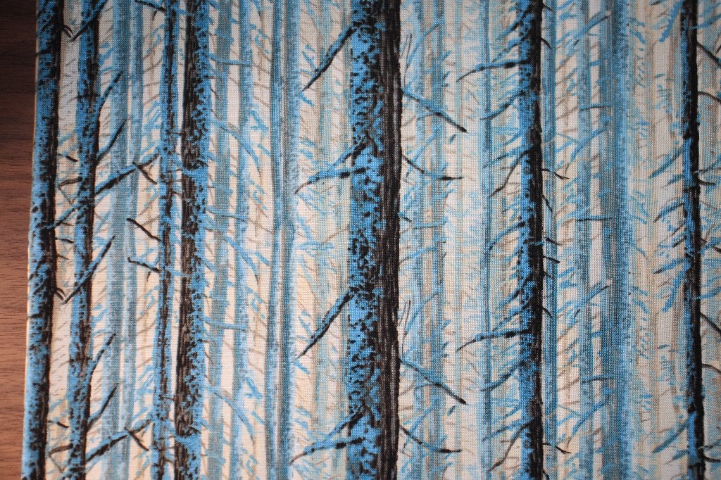 Coupon 100% katoen stof - blauw/zwart/wit boom bos #4079, Blauw, Nieuw, Ophalen of Verzenden, 30 tot 120 cm