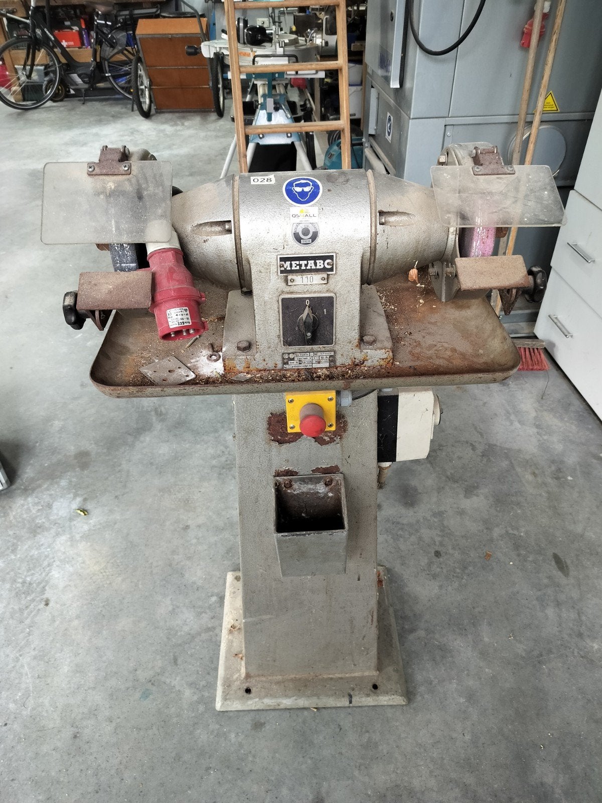 Metabo Werkbankslijpmachine 110 - Robuust en Krachtig, Ophalen, Gebruikt, 1000 watt of meer, Werkbankslijpmachine