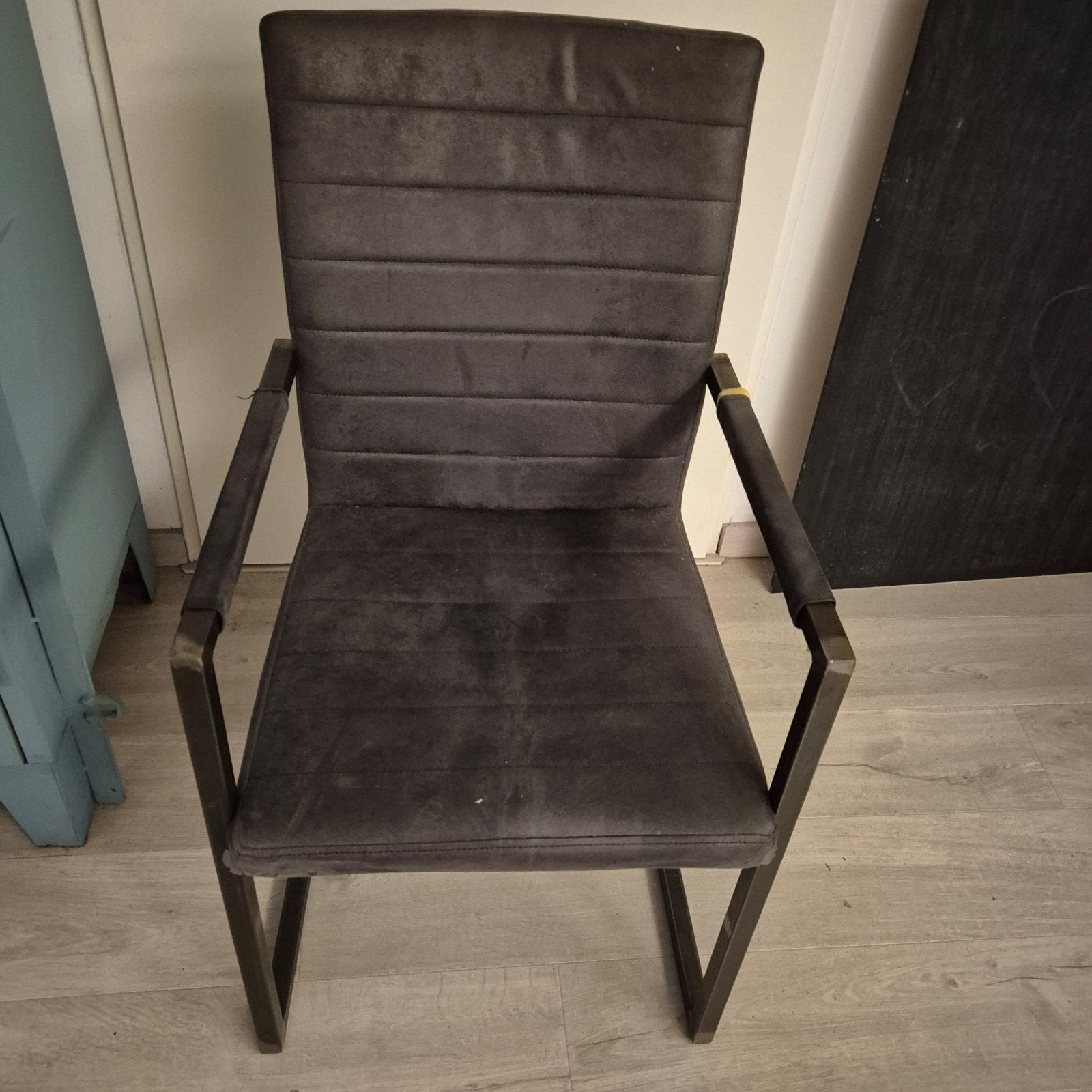 industriële houten eettafel net stalen X poten met 4 stoelen, Huis en Inrichting, Ophalen, Gebruikt, Eikenhout, 50 tot 100 cm