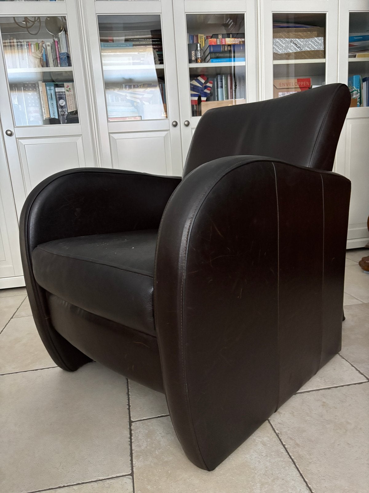 Comfortabele donkerbruine leren fauteuil, Ophalen, Gebruikt, Leer, 75 tot 100 cm