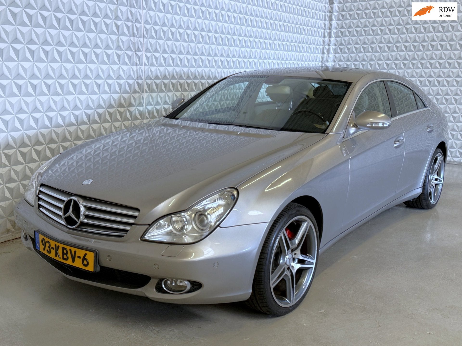 Mercedes-Benz CLS-klasse 350 V6 Trekhaak / 207.000km (2005), Automaat, Achterwielaandrijving, Gebruikt, Beige