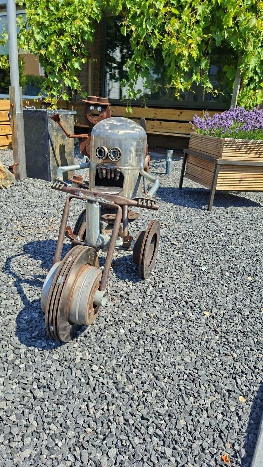 Uniek ijzeren Minion beeld op driewieler, Antiek en Kunst, Ophalen, 50 - 100 cm, Handgemaakt, Beeld