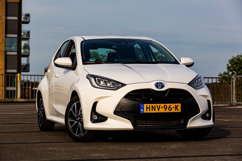 Toyota Yaris 1.5 Hybrid Dynamic Team Deutschland editie, Dealer onderhouden, 450 kg, Wit, 1490 cc
