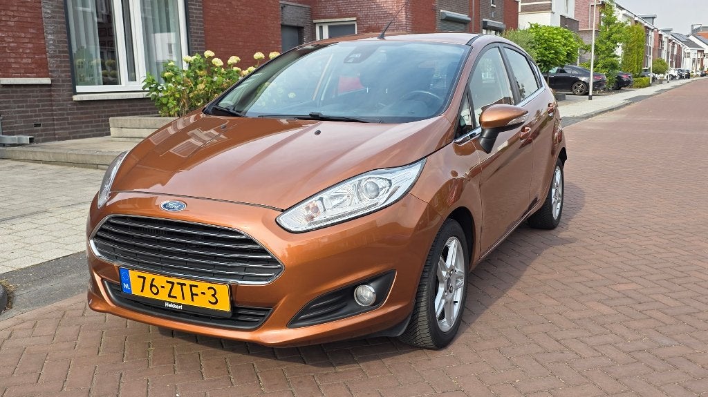 Ford Fiësta 1.0 74KW/100PK 5D 2013 Bruin, Voorwielaandrijving, Euro 5, 40 €/maand, Bruin