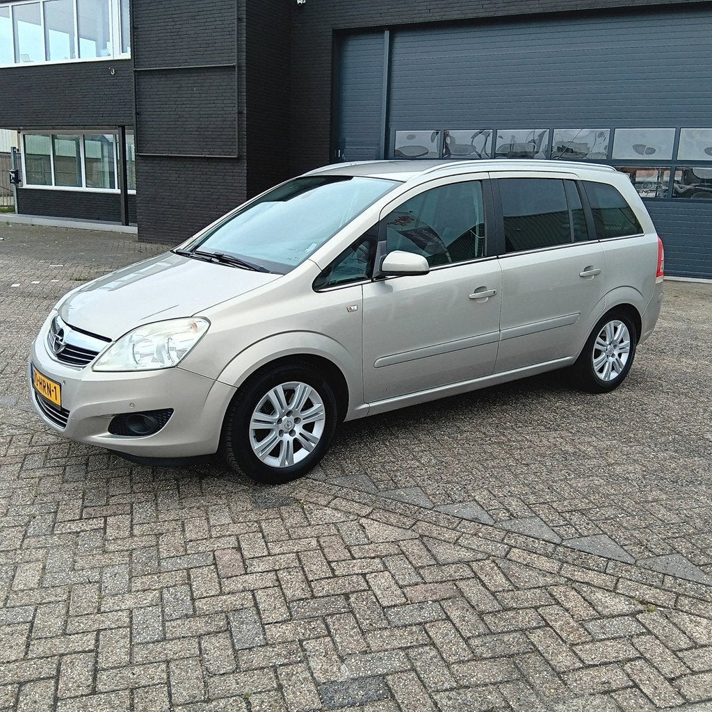Opel Zafira 2.2 Executive 7 Persoons, Auto's, Opel, Gebruikt, 4 cilinders, 150 pk, 7 stoelen
