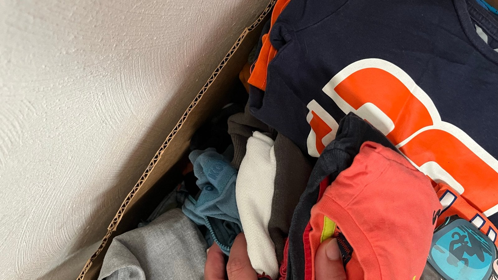 Bananendoos vol jongenskleding maat 104-110, Kinderen en Baby's, Kinderkleding | Maat 104, Ophalen, Gebruikt, Jongen, Setje