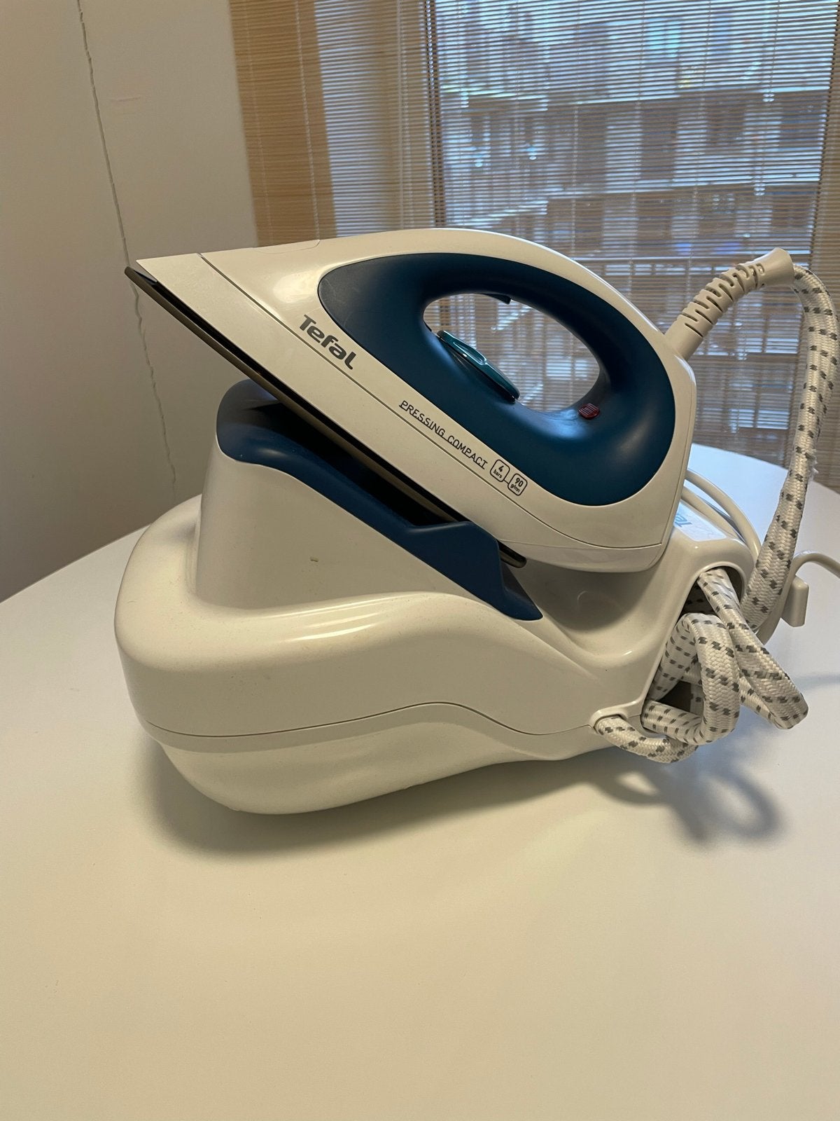 Tefal Pressing Compact Stoomgenerator Strijkijzer, Ophalen, Zo goed als nieuw, Strijkijzer met snoer