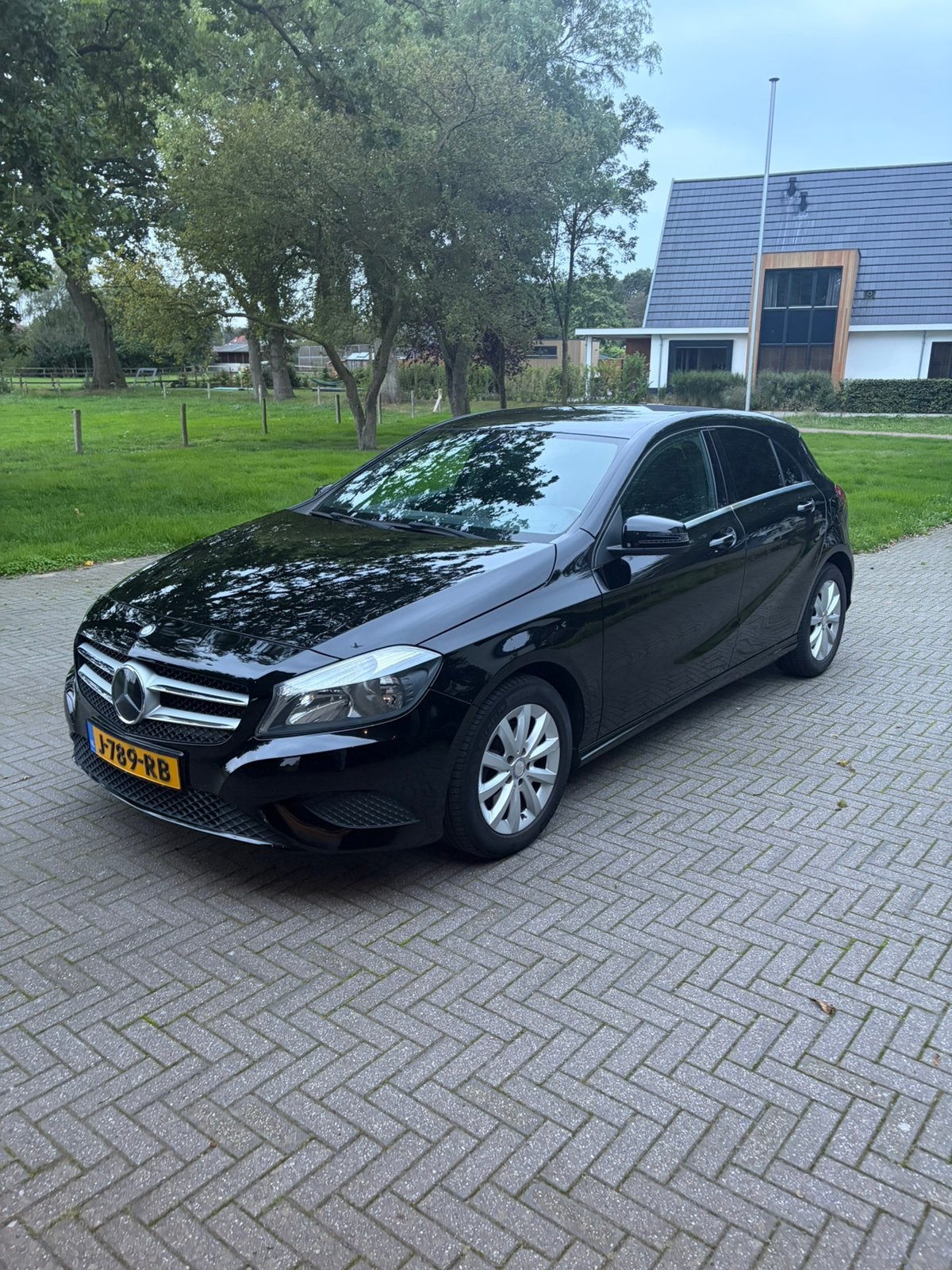 Mercedes-Benz A-Klasse A180 1.6 Blue Efficiency, Auto's, Voorwielaandrijving, Multifunctioneel stuurwiel, Zwart, 4 cilinders