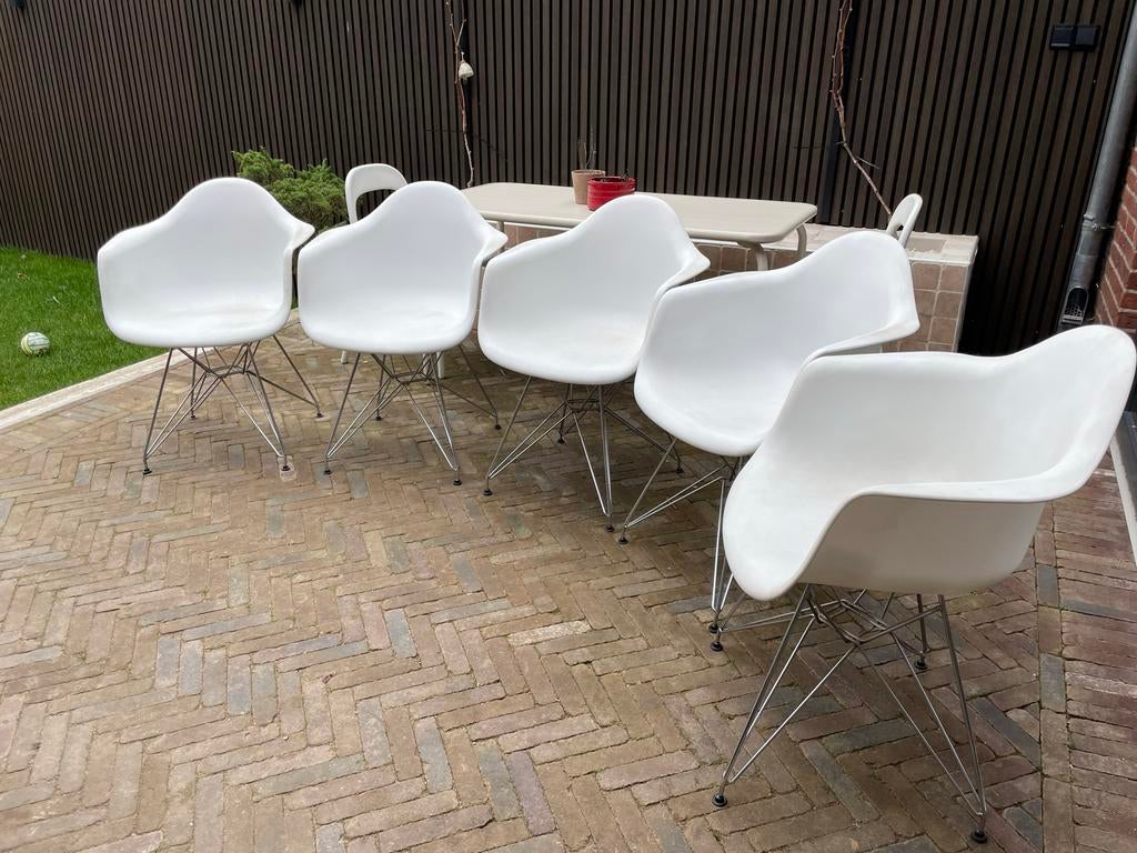 8 Vitra Eames DAR witte kuipstoelen met Chrome onderstel, Ophalen, Kunststof, Gebruikt, Wit
