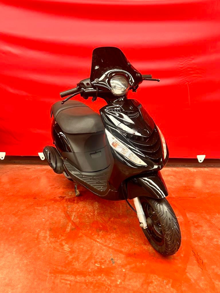 Zip b klasse, Fietsen en Brommers, Scooters | Piaggio, Ophalen of Verzenden, Zo goed als nieuw, Benzine, Zip