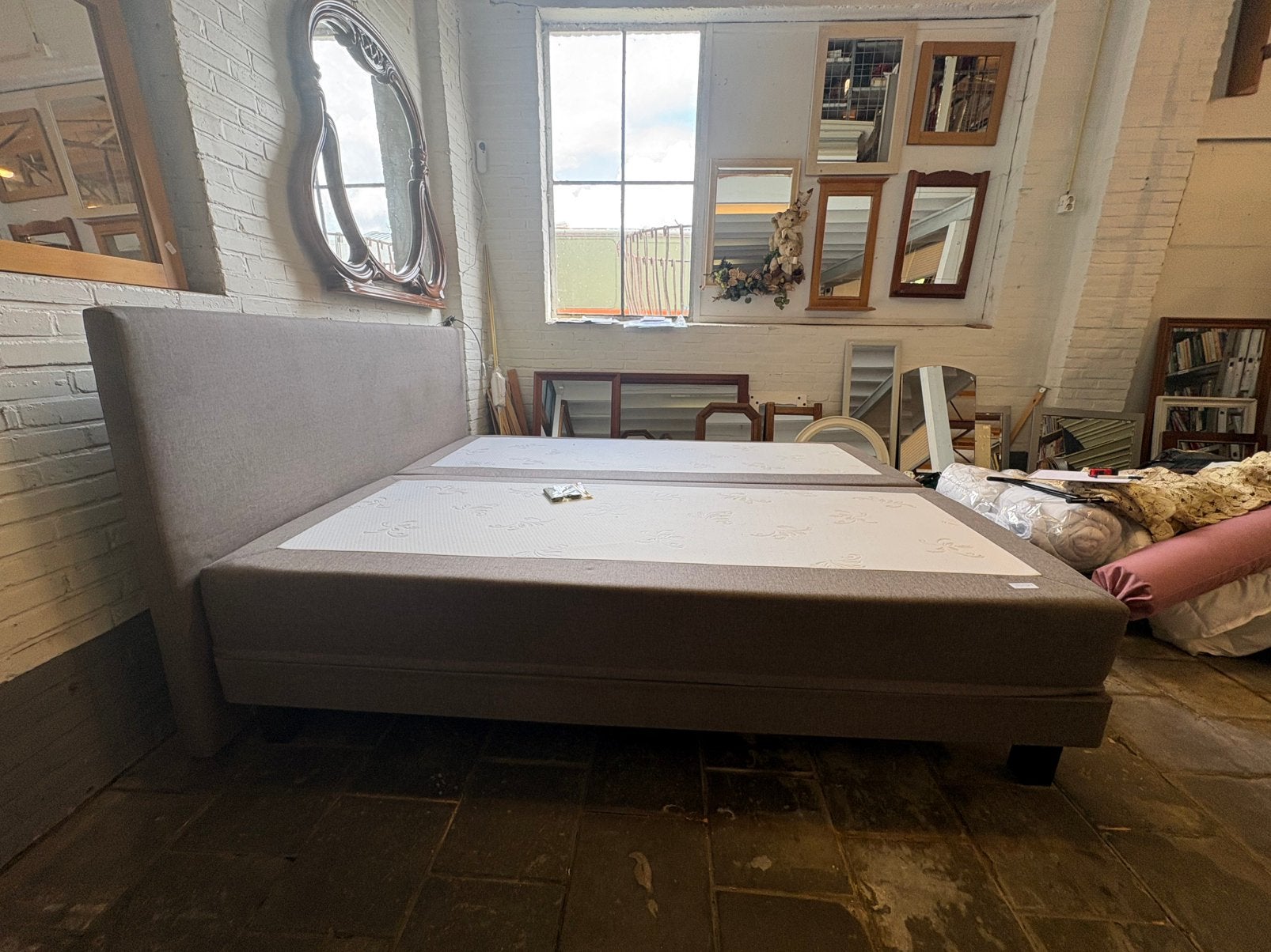 Mooie grijs/beige boxspring 180-220 met elektrische bodems, Ophalen, Beige, Tweepersoons, Zo goed als nieuw