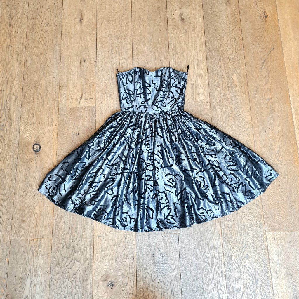 Zilvergrijze en zwarte vintage minijurk van Mac & Maggie, Kleding | Dames, Mac & Maggie, Ophalen of Verzenden, Maat 34 (XS) of kleiner