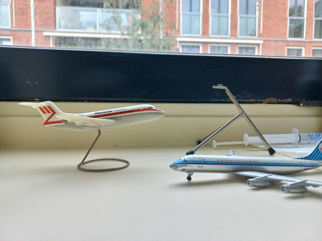 Martinair Fokker F28 en KLM Douglas DC-8, Ophalen of Verzenden, Gebruikt, Schaalmodel