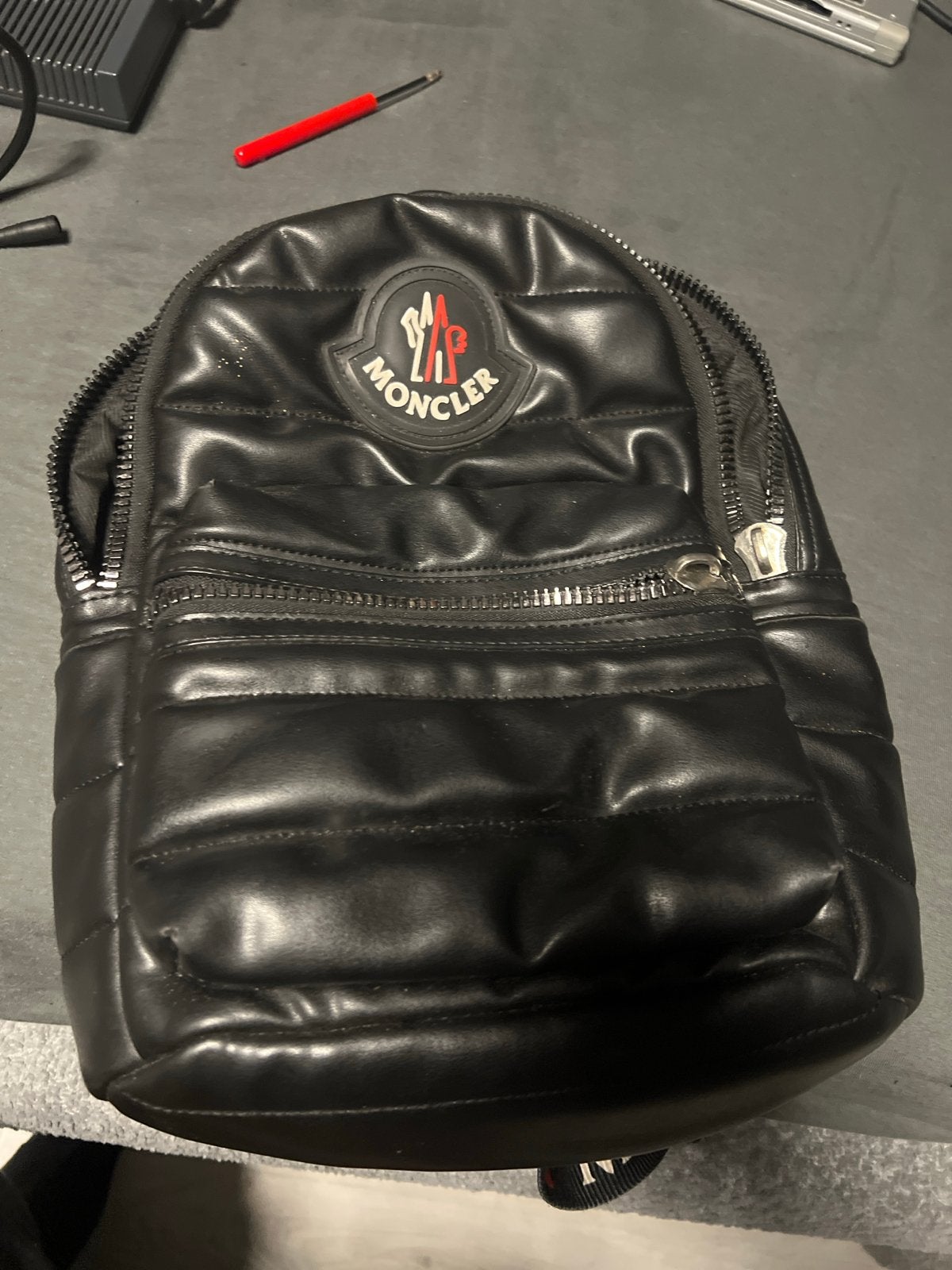 Moncler rugzak - Zo goed als nieuw, Sieraden, Tassen en Uiterlijk, Minder dan 30 cm, Ophalen, Overige merken, Minder dan 25 cm